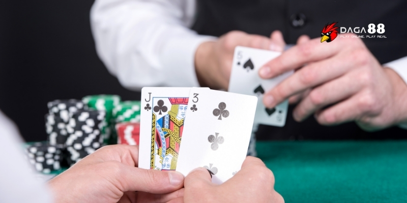 Chiến thuật thông minh khi đối mặt tay Poker mạnh nhất